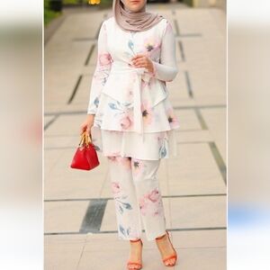 ANNAHHARIRI Floral Belted Pants Size US 4